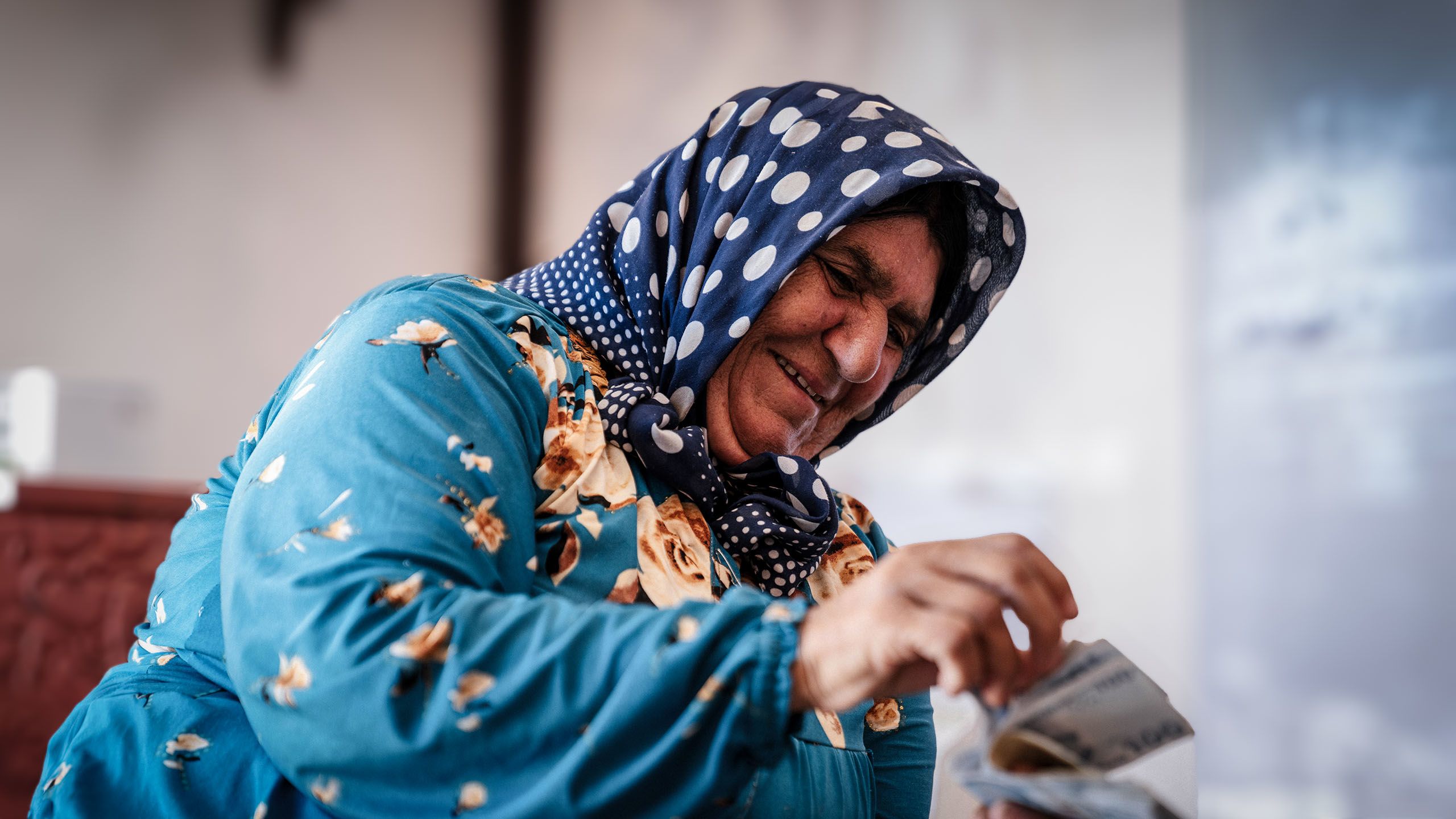 Derifa, 65, Syria, receives cash assistance. 